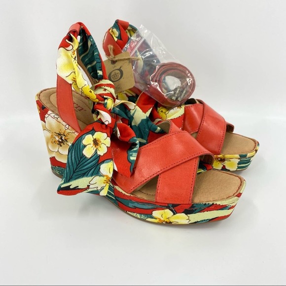 NEW Born Salton Sandals in Red sz 9 - Picture 6 of 14